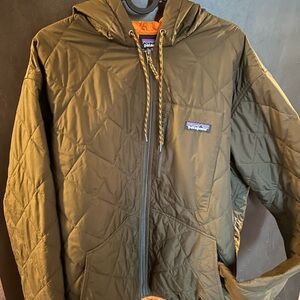 🔥Hardly worn, lightweight down, Men’s XL Patagonia jacket!🔥